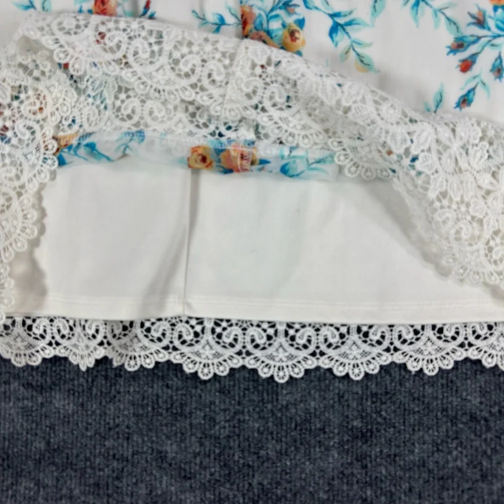 Lily Rose charming sleeveless